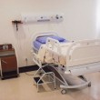 Apartamentos com camas eletrnicas, sofs, poltronas... visando segurana ao paciente e o conforto tambm do acompanhante